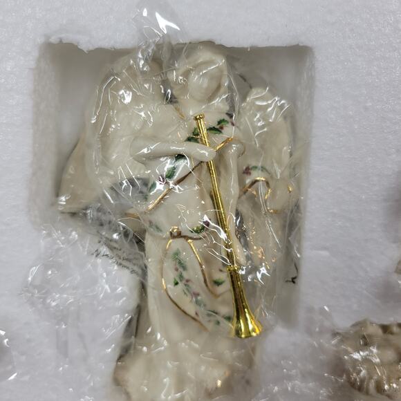 Lenox Christmas Nativity Set Ivory Porcelain 24 kt Gold Trim NEW Dead Stock 7 Pc - Picture 9 of 13